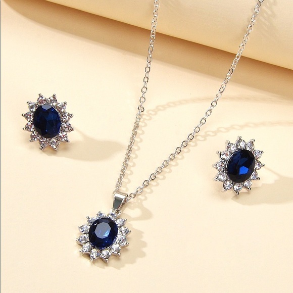 Jewelry - 3 Pieces Rhinestone Jewelry Set